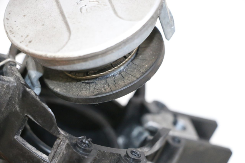 photo de BOUCHON RESERVOIR ESSENCE SYM ORBIT III 3 4T 50 (2018 - 2021) - Détail de la pièce