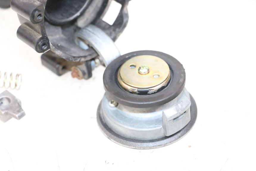 photo de BOUCHON RESERVOIR ESSENCE SYM ORBIT III 3 4T 50 (2018 - 2021) - Autre angle de vue