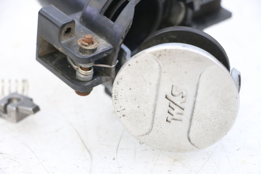 photo de BOUCHON RESERVOIR ESSENCE SYM ORBIT III 3 4T 50 (2018 - 2021) - État de surface