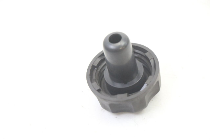 photo de BOUCHON RESERVOIR ESSENCE MBK OVETTO 4T 50 (2008 - 2016)