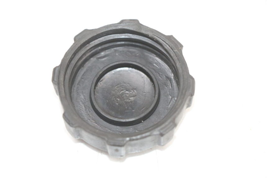 photo de BOUCHON RESERVOIR ESSENCE PIAGGIO FLY 4T 50 (2004 - 2010)