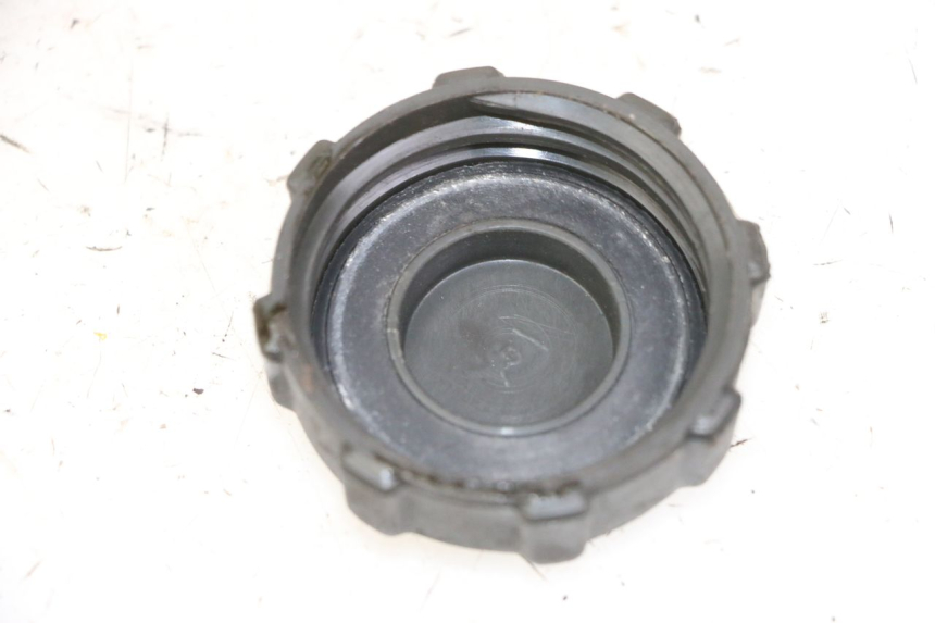 photo de BOUCHON RESERVOIR ESSENCE PIAGGIO MP3 125 (2006 - 2014)