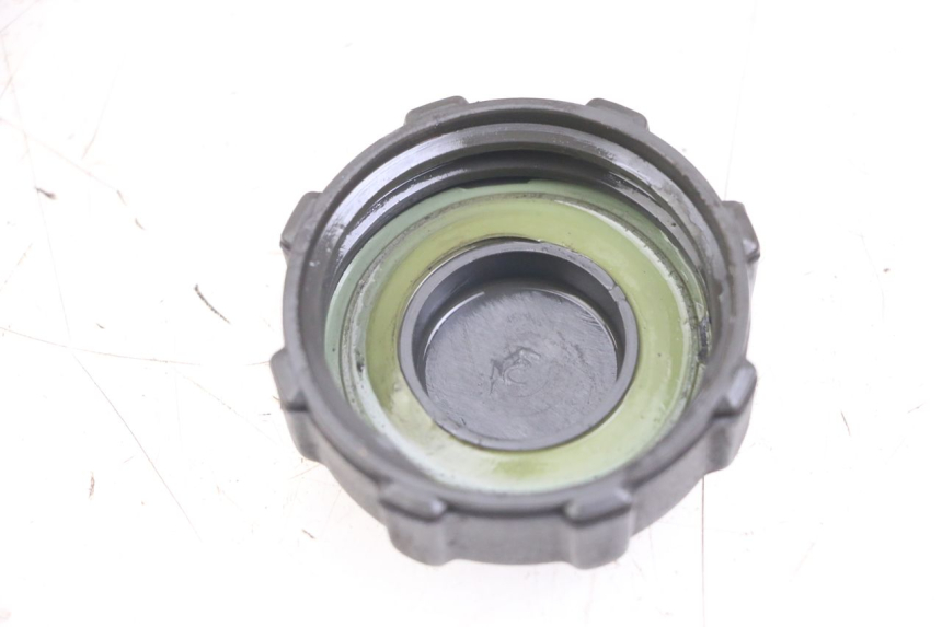 photo de BOUCHON RESERVOIR ESSENCE PIAGGIO X10 125 (2012 - 2017)