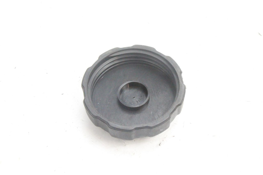 photo de BOUCHON RESERVOIR ESSENCE PEUGEOT SATELIS 125 (2006 - 2009) - Détail de la pièce
