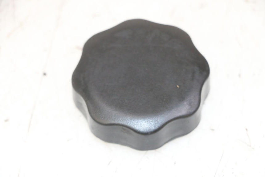 photo de BOUCHON RESERVOIR ESSENCE APRILIA SCARABEO GT TOURING 125 (1999 - 2005)