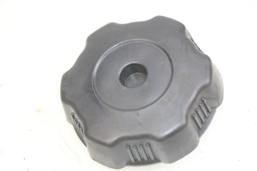 photo de BOUCHON RESERVOIR ESSENCE APRILIA SCARABEO LIGHT 125 (2007 - 2011)
