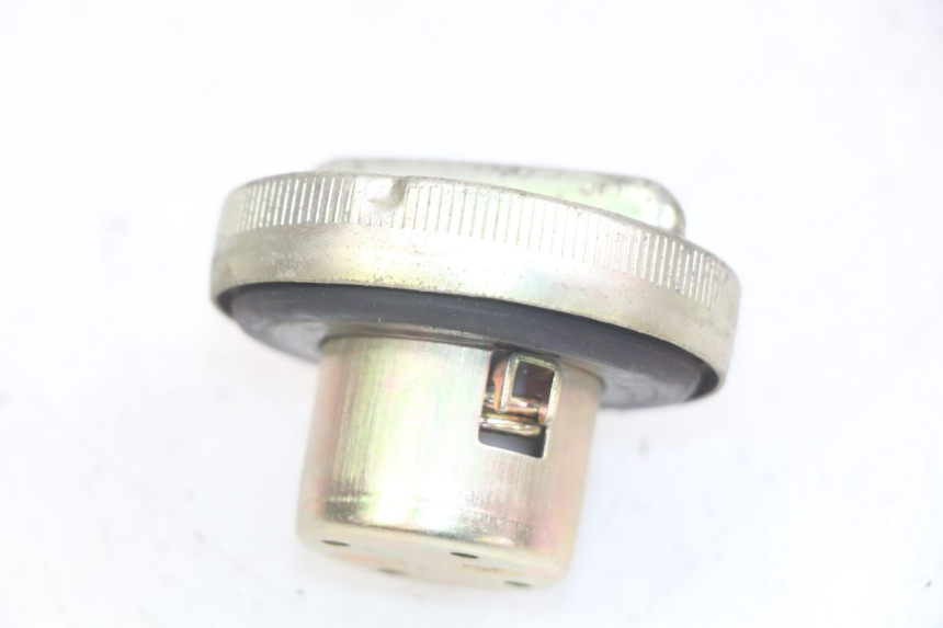 photo de BOUCHON RESERVOIR ESSENCE HONDA SCV LEAD 100 (2003 - 2007)