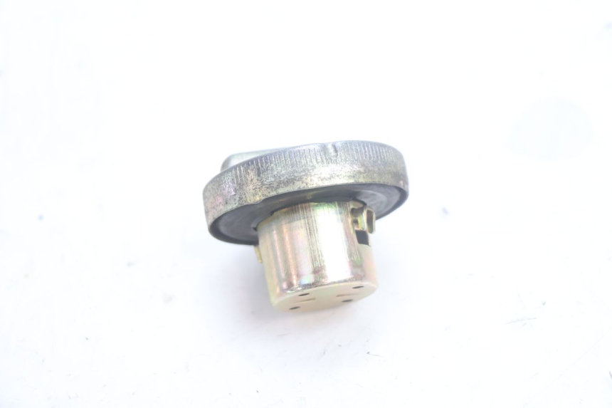 photo de BOUCHON RESERVOIR ESSENCE HONDA SCV LEAD 100 (2003 - 2007) - Zoom état d’usage