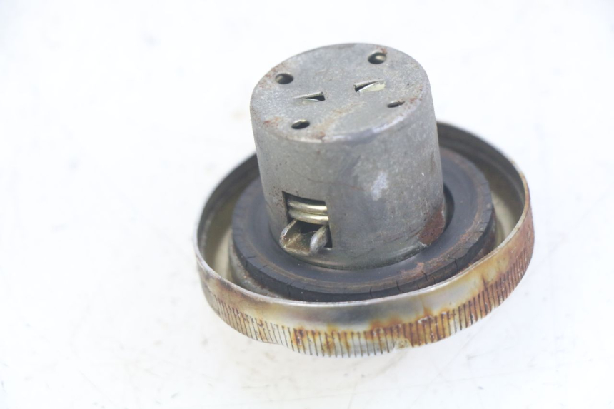 photo de BOUCHON RESERVOIR ESSENCE SHINERAY XY250 STXE 250 (2006 - 2012)