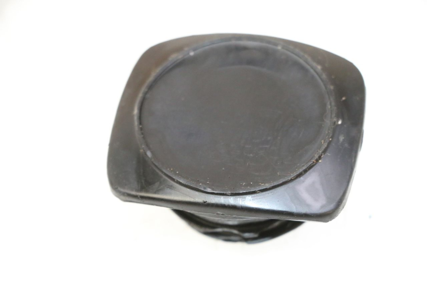 photo de BOUCHON RESERVOIR ESSENCE PEUGEOT SPEEDAKE 50 (1995 - 1997)