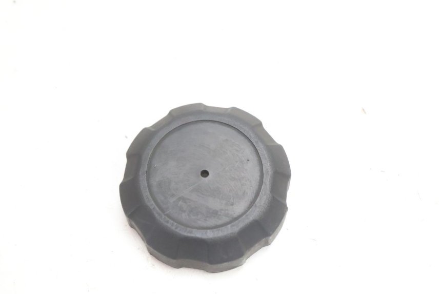 photo de BOUCHON RESERVOIR ESSENCE PEUGEOT SPEEDFIGHT LC 50 (1996 - 2002) - Vue principale