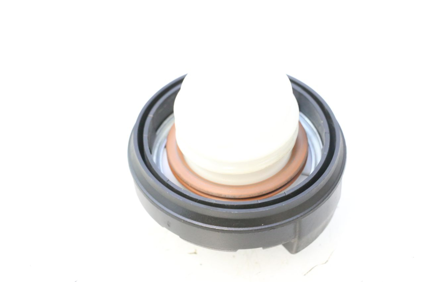 photo de BOUCHON RESERVOIR ESSENCE CAN-AM SPYDER RS 1000 (2008 - 2012) - Zoom état d’usage