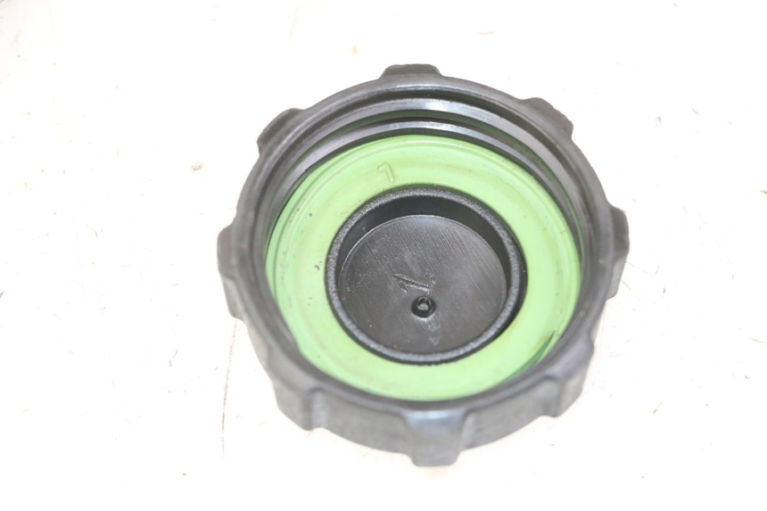 photo de BOUCHON RESERVOIR ESSENCE APRILIA SR 2T 50 (2018 - 2022)