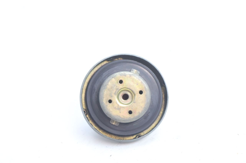 photo de BOUCHON RESERVOIR ESSENCE HONDA ST PAN EUROPEAN 1100 (1990 - 2002) - Autre angle de vue