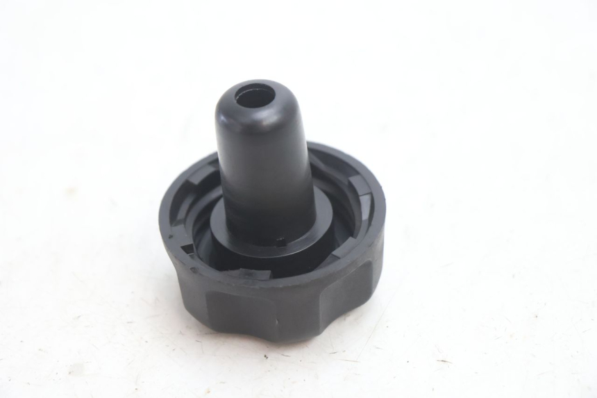 photo de BOUCHON RESERVOIR ESSENCE MBK STUNT NAKED 50 (2004 - 2018) - Zoom état d’usage