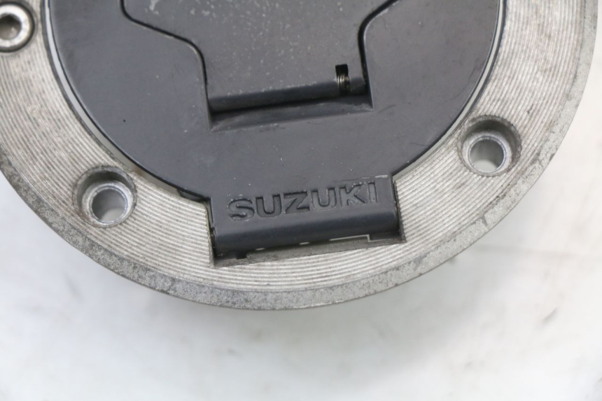 photo de BOUCHON RESERVOIR ESSENCE SUZUKI SV S 650 (1999 - 2002)