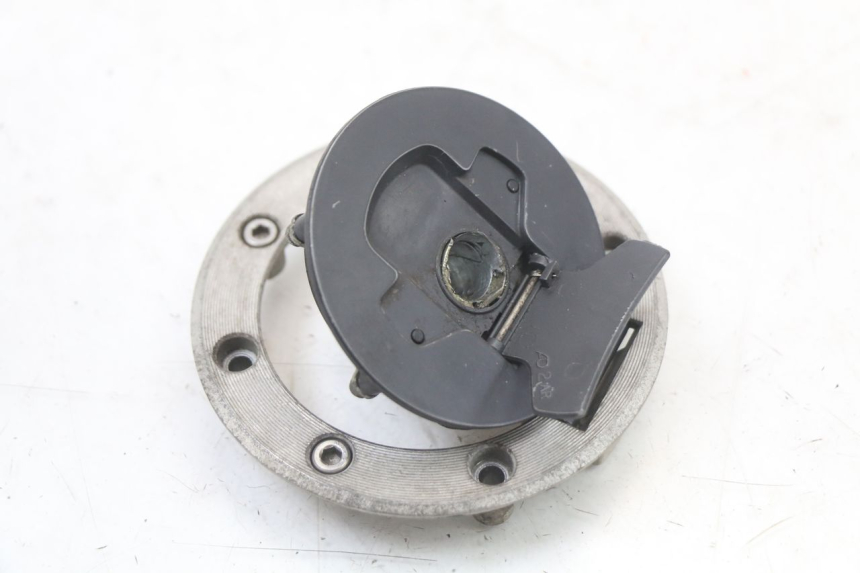 photo de BOUCHON RESERVOIR ESSENCE SUZUKI SV S 650 (1999 - 2002)