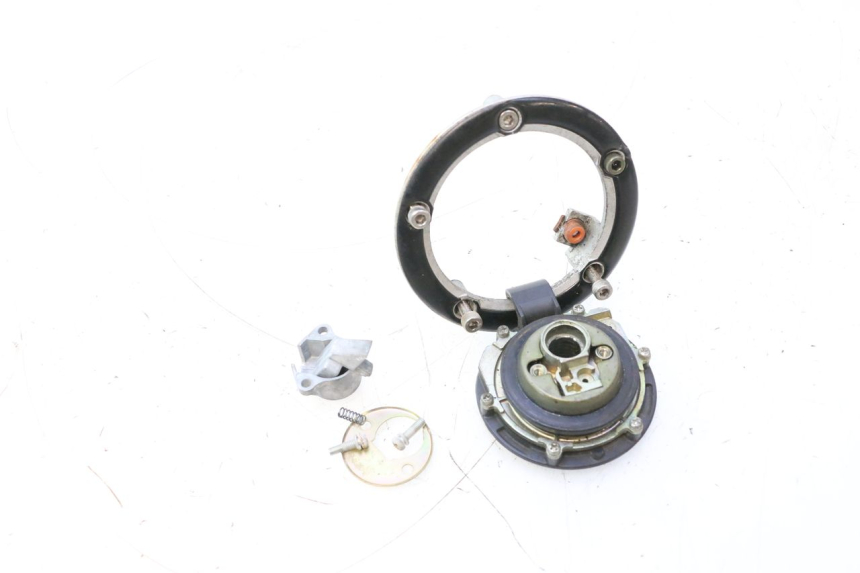 photo de BOUCHON RESERVOIR ESSENCE SUZUKI SV S 650 (2003 - 2009) - Zoom état d’usage