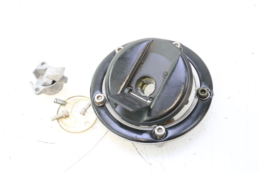 photo de BOUCHON RESERVOIR ESSENCE SUZUKI SV S 650 (2003 - 2009) - Vue d’ensemble