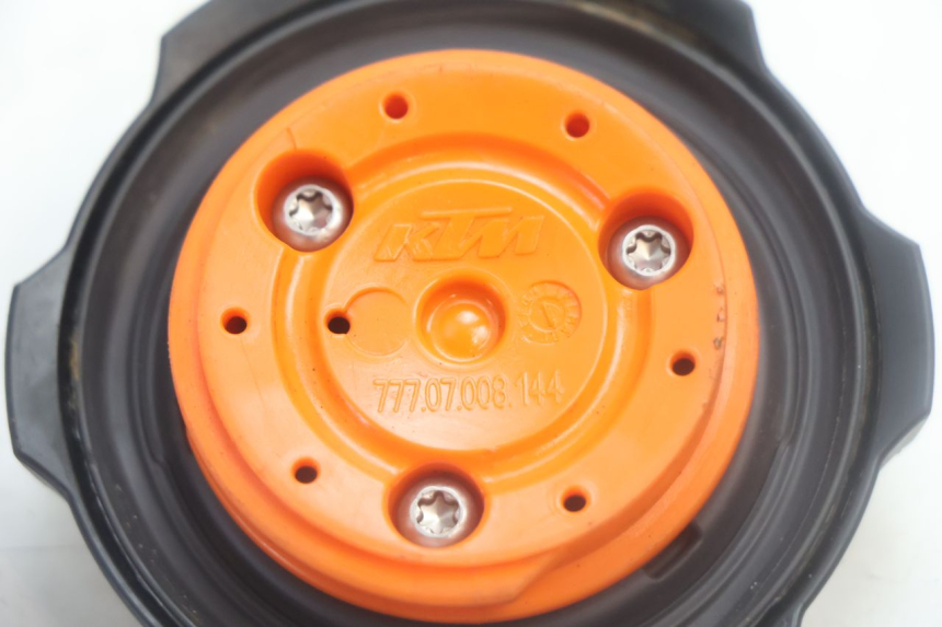 photo de BOUCHON RESERVOIR ESSENCE KTM SX 85 (2018 - 2024) - Autre angle de vue