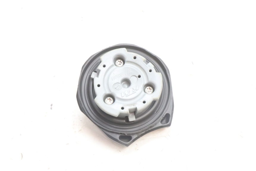 photo de BOUCHON RESERVOIR ESSENCE HUSABERG TE 250 (2011 - 2014) - Points de fixation