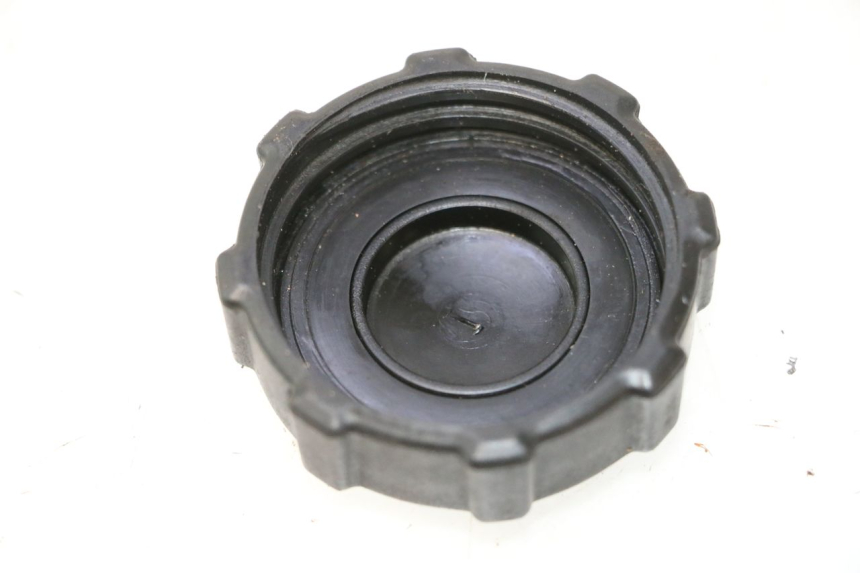 photo de BOUCHON RESERVOIR ESSENCE PIAGGIO TYPHOON 50 (2000 - 2009) - Détail de la pièce