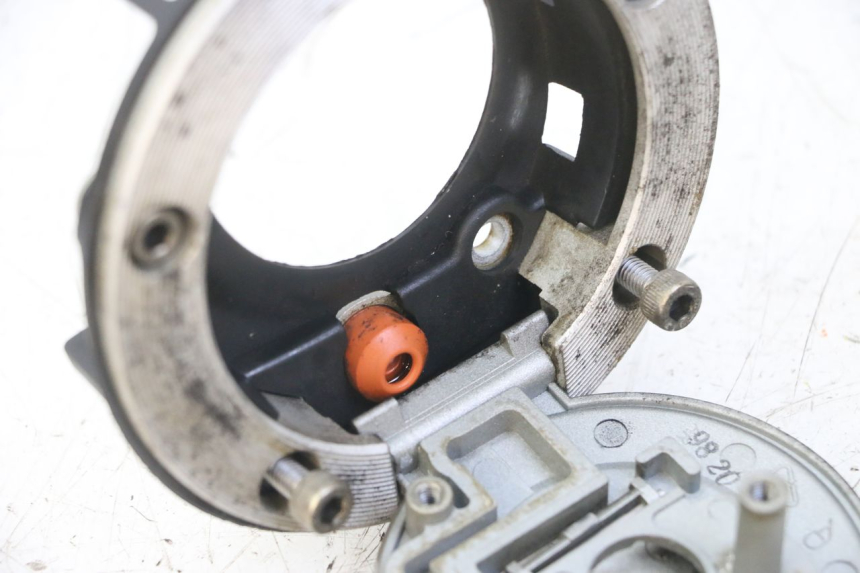 photo de BOUCHON RESERVOIR ESSENCE YAMAHA XJ6 ABS 600 (2008 - 2016)