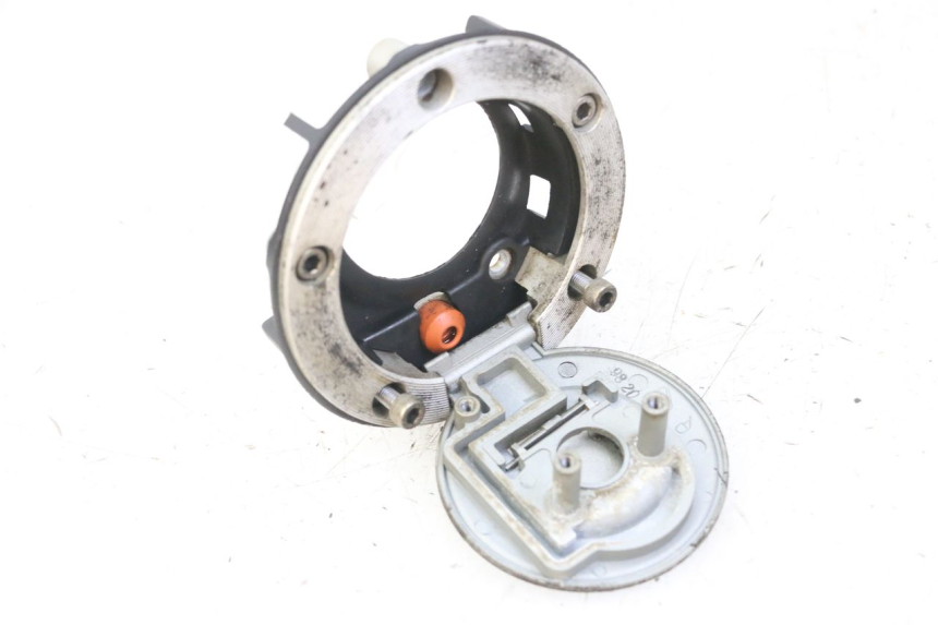 photo de BOUCHON RESERVOIR ESSENCE YAMAHA XJ6 ABS 600 (2008 - 2016)