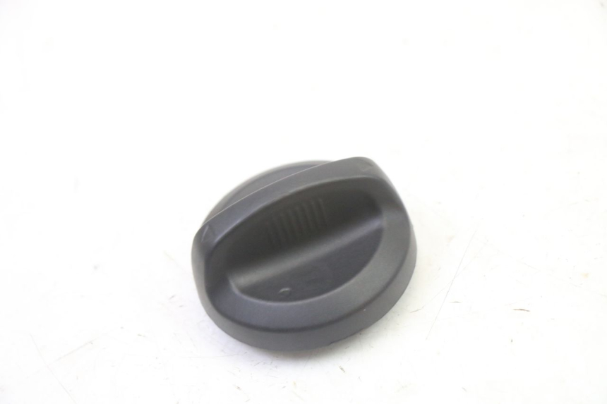 photo de BOUCHON RESERVOIR ESSENCE YAMAHA XMAX X-MAX 125 (2021 - 2025)