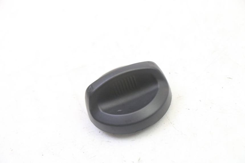 photo de BOUCHON RESERVOIR ESSENCE YAMAHA XMAX X-MAX 125 (2021 - 2025)