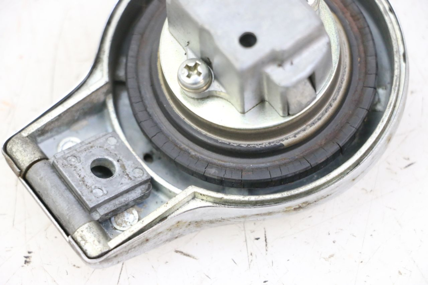 photo de BOUCHON RESERVOIR ESSENCE YAMAHA SR 125 (1982 - 2003)