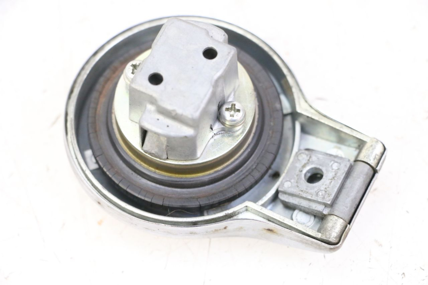 photo de BOUCHON RESERVOIR ESSENCE YAMAHA SR 125 (1982 - 2003)