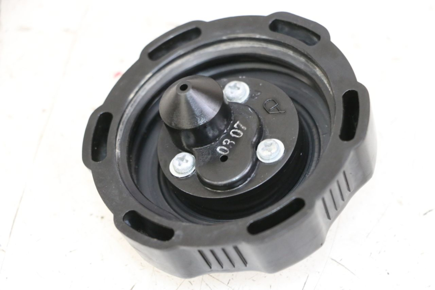 photo de BOUCHON RESERVOIR ESSENCE YAMAHA TTR 125 (2000 - 2020)