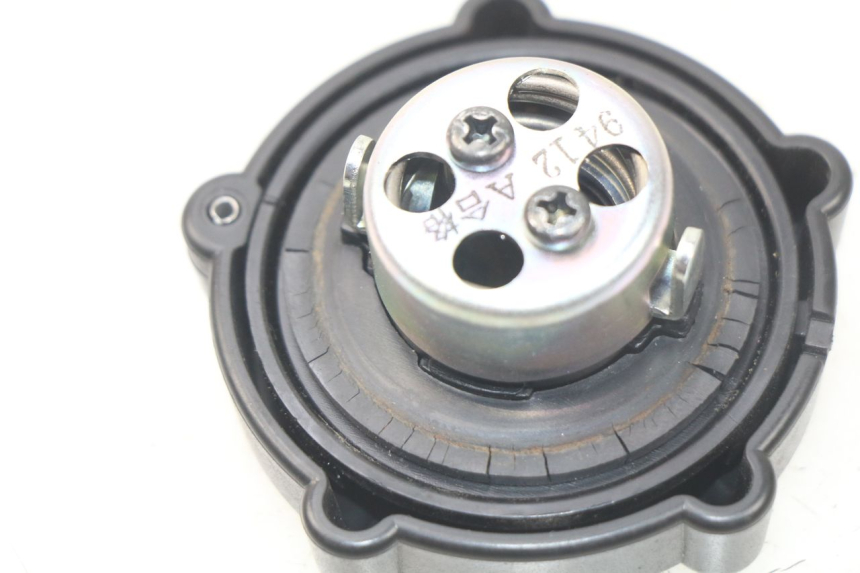 photo de BOUCHON RESERVOIR ESSENCE YAMAHA YP T-MAX TMAX 530 (2017 - 2020)