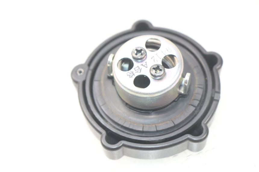photo de BOUCHON RESERVOIR ESSENCE YAMAHA YP T-MAX TMAX 530 (2017 - 2020)