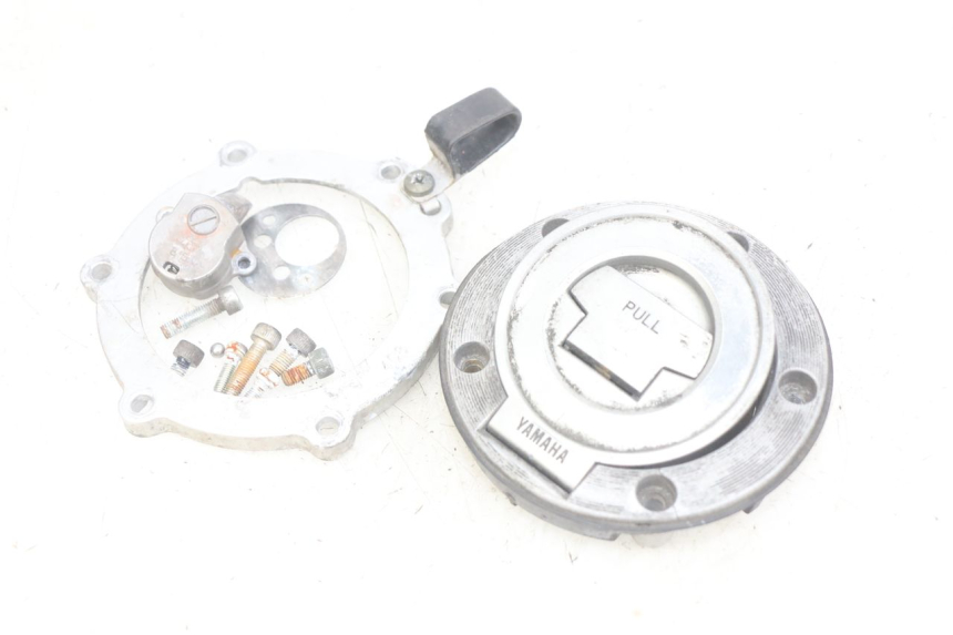 photo de BOUCHON RESERVOIR ESSENCE YAMAHA YZF R1 1000 (2007 - 2008)