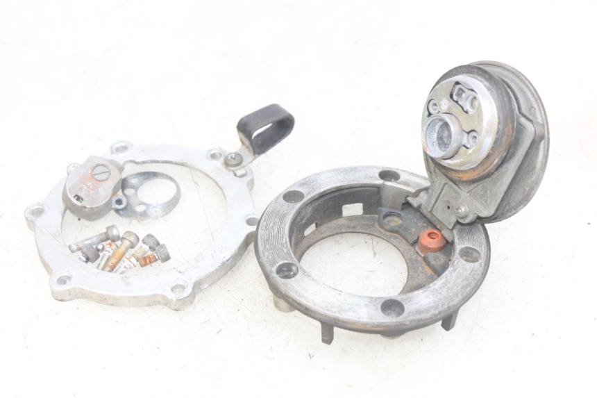 photo de BOUCHON RESERVOIR ESSENCE YAMAHA YZF R1 1000 (2007 - 2008)