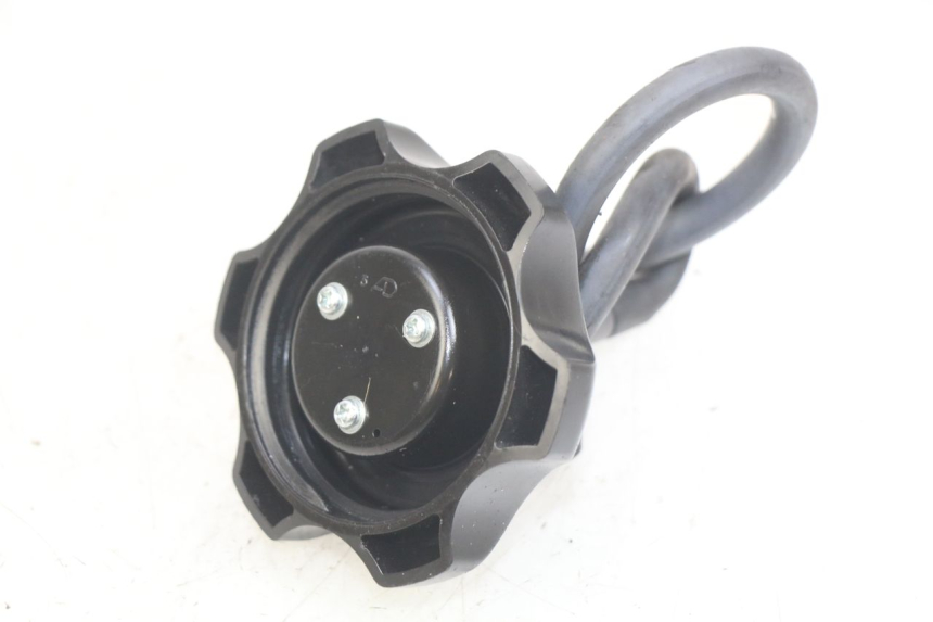 photo de BOUCHON RESERVOIR ESSENCE YAMAHA YZ 85 (2019 - 2021) - Détail de la pièce