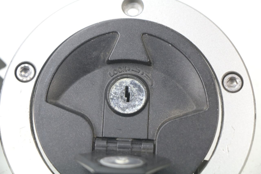 photo de BOUCHON RESERVOIR ESSENCE KAWASAKI Z ABS 750 (2007 - 2013) - Vue produit