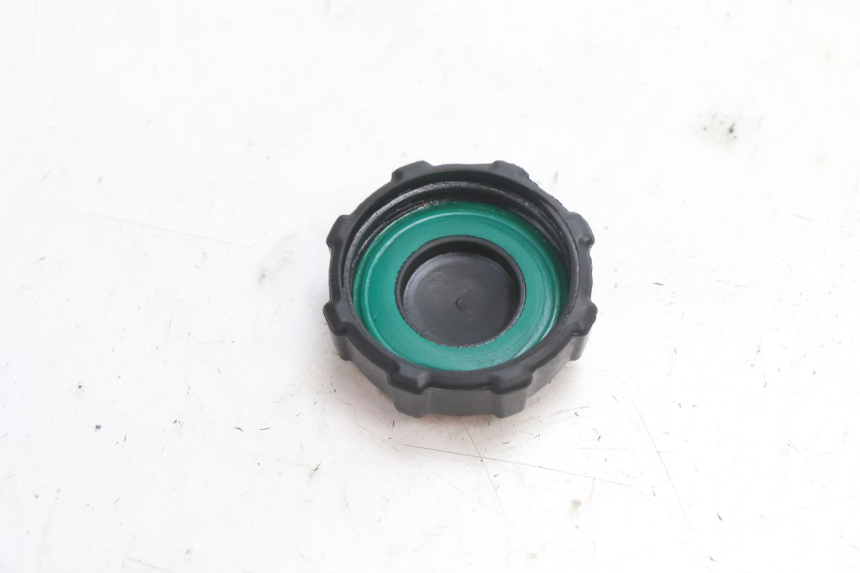 photo de BOUCHON RESERVOIR ESSENCE PIAGGIO ZIP 2T 50 (2009 - 2019) - Zoom état d’usage