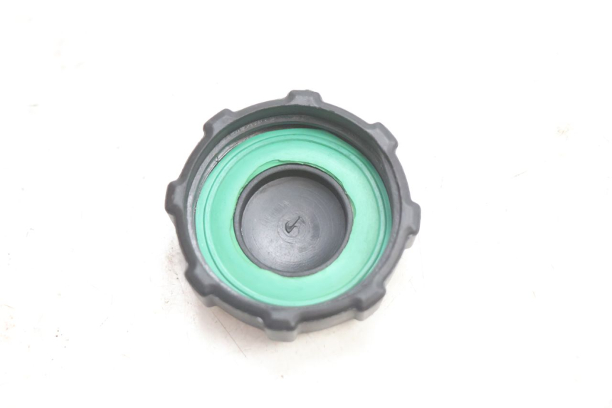 photo de BOUCHON RESERVOIR ESSENCE PIAGGIO ZIP 2T 50 (2009 - 2019) - Zoom état d’usage