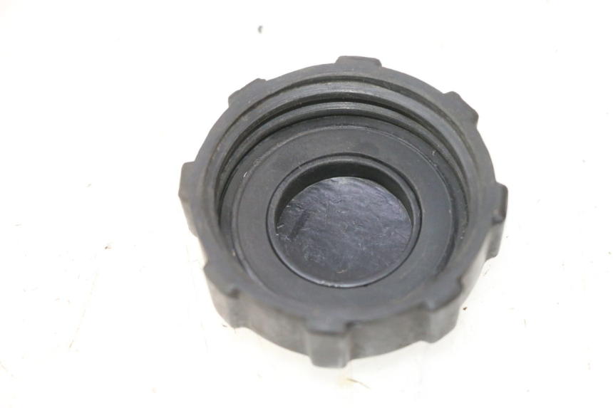 photo de BOUCHON RESERVOIR ESSENCE PIAGGIO ZIP 4T 50 (2006 - 2017) - Détail de la pièce