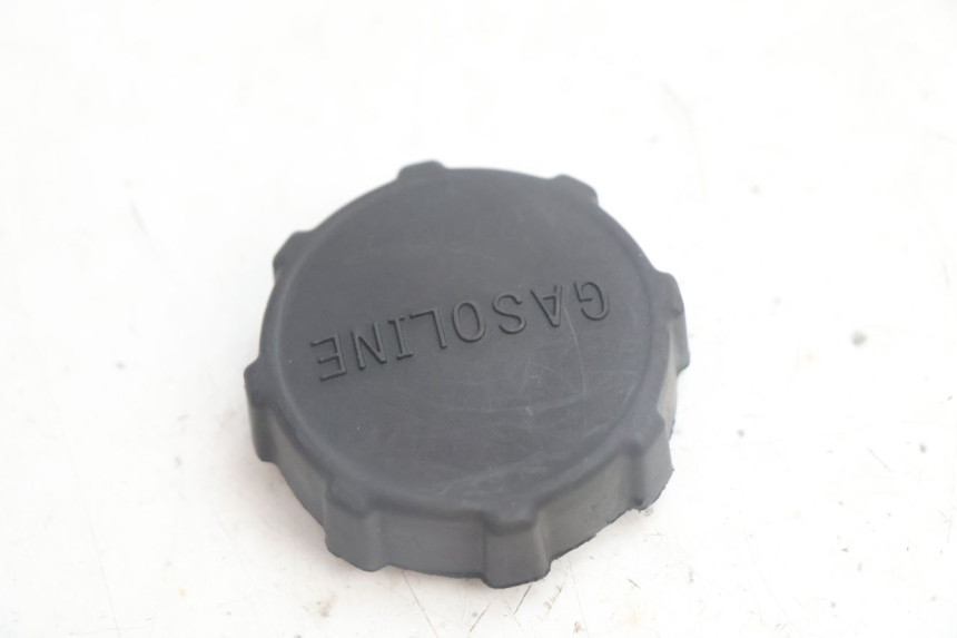 photo de BOUCHON RESERVOIR ESSENCE PIAGGIO ZIP IGET 4T 50 (2021 - 2023) - Détail de la pièce