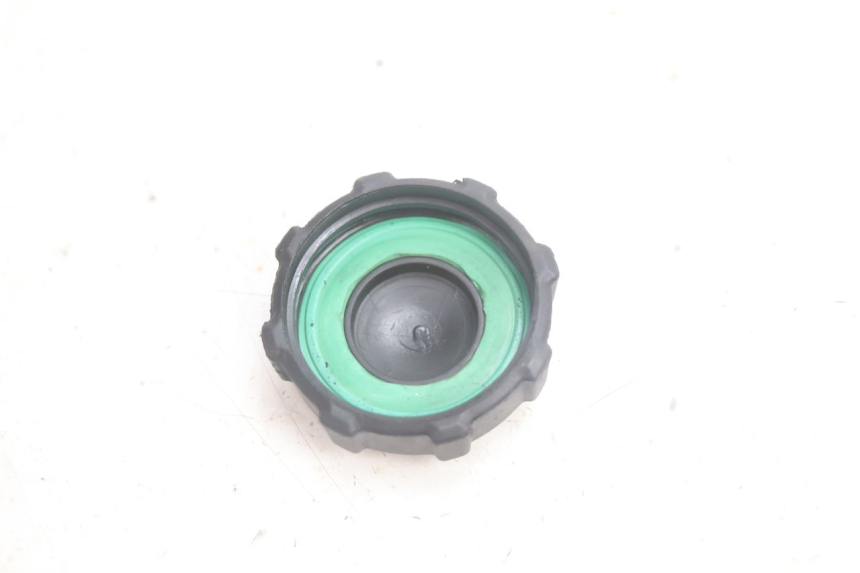 photo de BOUCHON RESERVOIR ESSENCE PIAGGIO ZIP IGET 4T 50 (2021 - 2023) - Zoom état d’usage