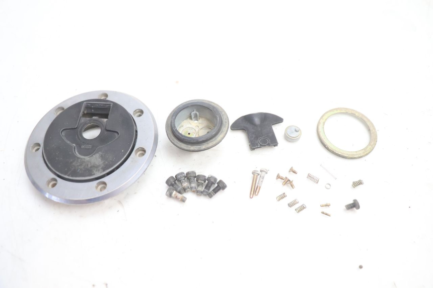 photo de BOUCHON RESERVOIR ESSENCE KAWASAKI ZX-6R ZX6R 600 (1995 - 1997) - Vue principale