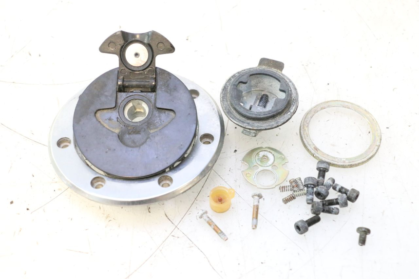 photo de BOUCHON RESERVOIR ESSENCE KAWASAKI ZZR 600 (1995 - 2004) - Vue principale