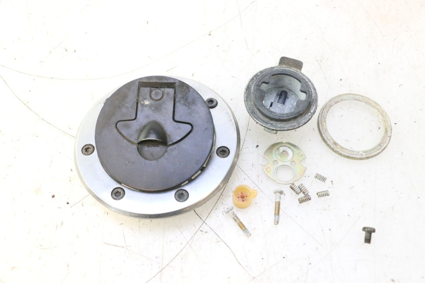 photo de BOUCHON RESERVOIR ESSENCE KAWASAKI ZZR 600 (1995 - 2004) - Vue d’ensemble
