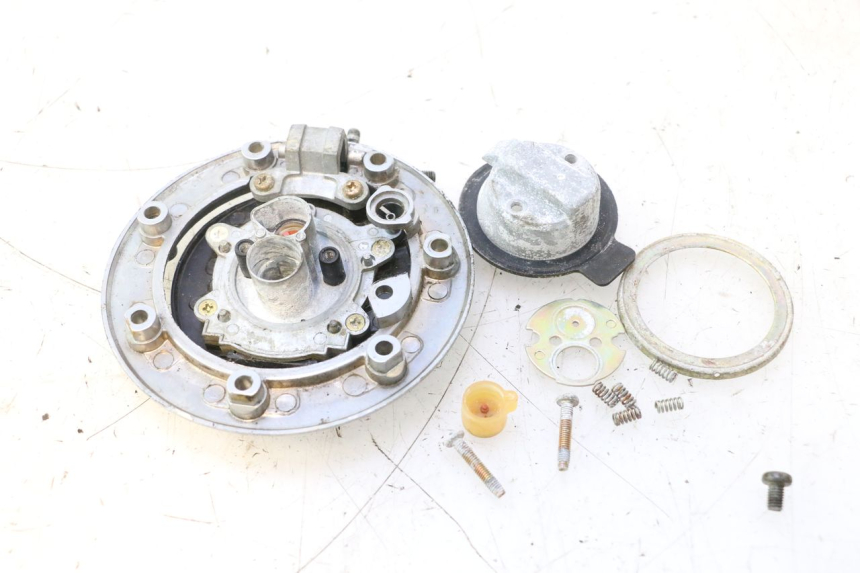 photo de BOUCHON RESERVOIR ESSENCE KAWASAKI ZZR 600 (1995 - 2004) - Points de fixation