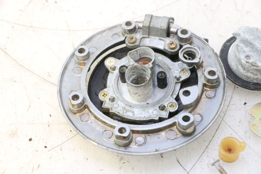 photo de BOUCHON RESERVOIR ESSENCE KAWASAKI ZZR 600 (1995 - 2004) - Pièce contrôlée