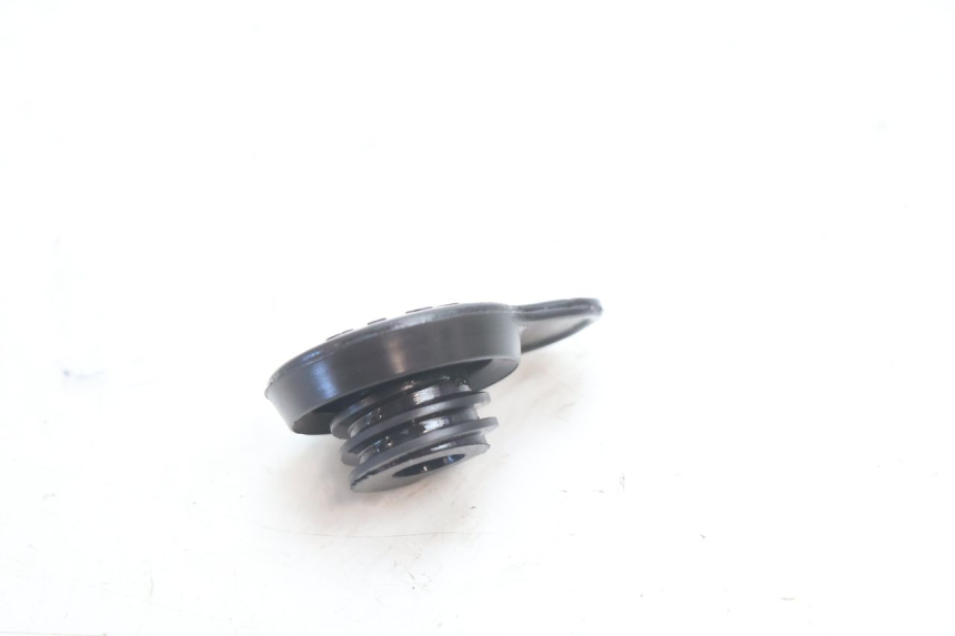photo de BOUCHON RESERVOIR HUILE MBK BOOSTER ROCKET 50 (1995 - 1998) - Zoom état d’usage